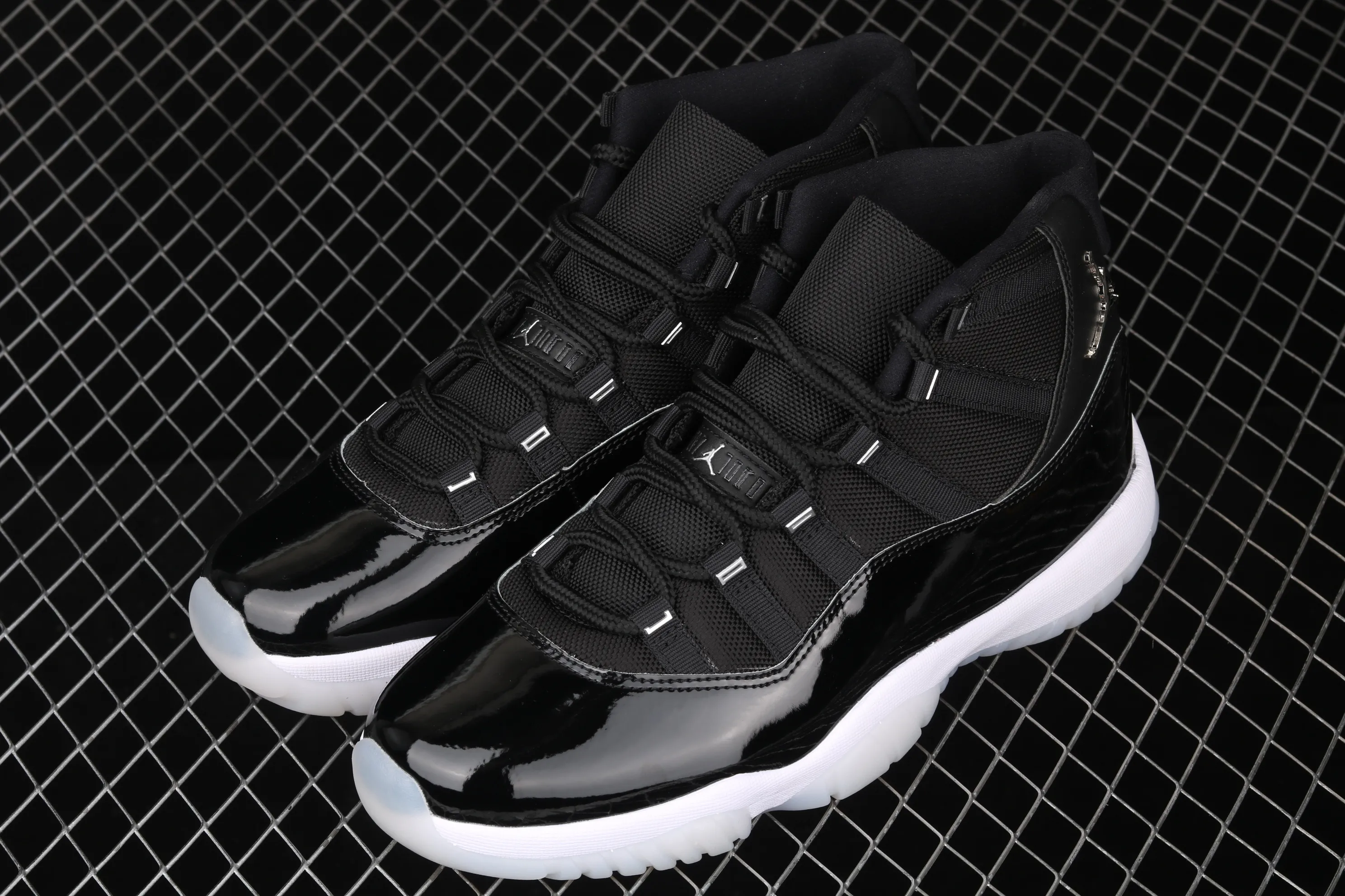 All Categories Air Jordan Jordan Series Basketball Shoes Air Jordan 11 Pure Original Version Air Jordan 11 "25th Anniversary" AJ11 Joe 11 Devil II Genuine Standard Real Carbon CT8012-011